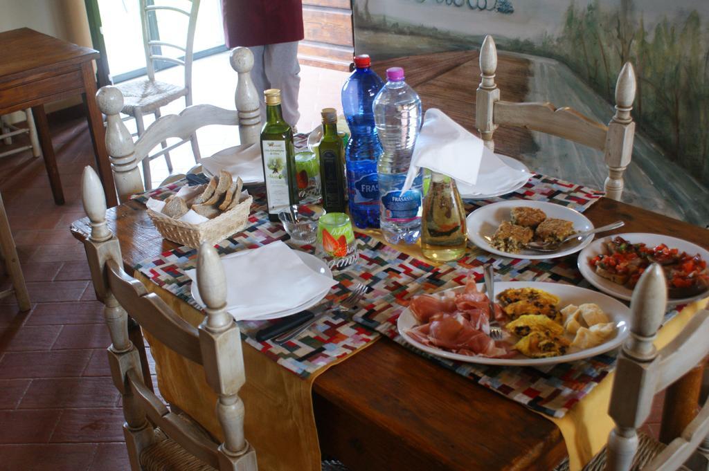 Agriturismo L'isola Crespina Habitación foto