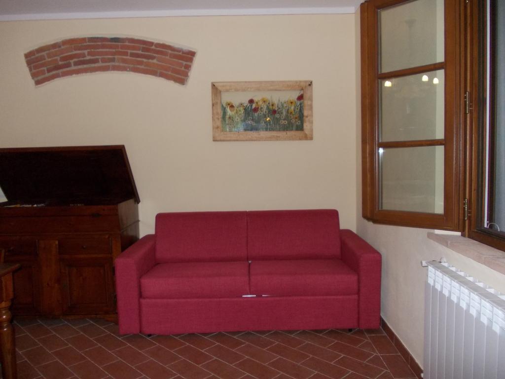 Agriturismo L'isola Crespina Habitación foto