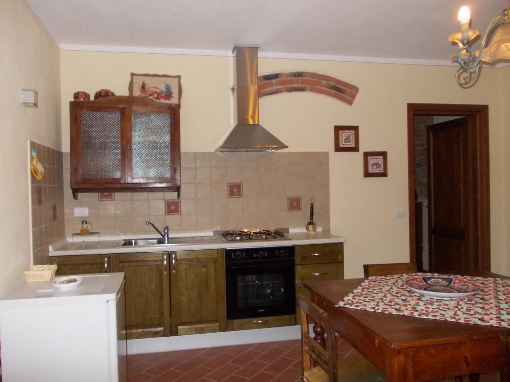 Agriturismo L'isola Crespina Habitación foto